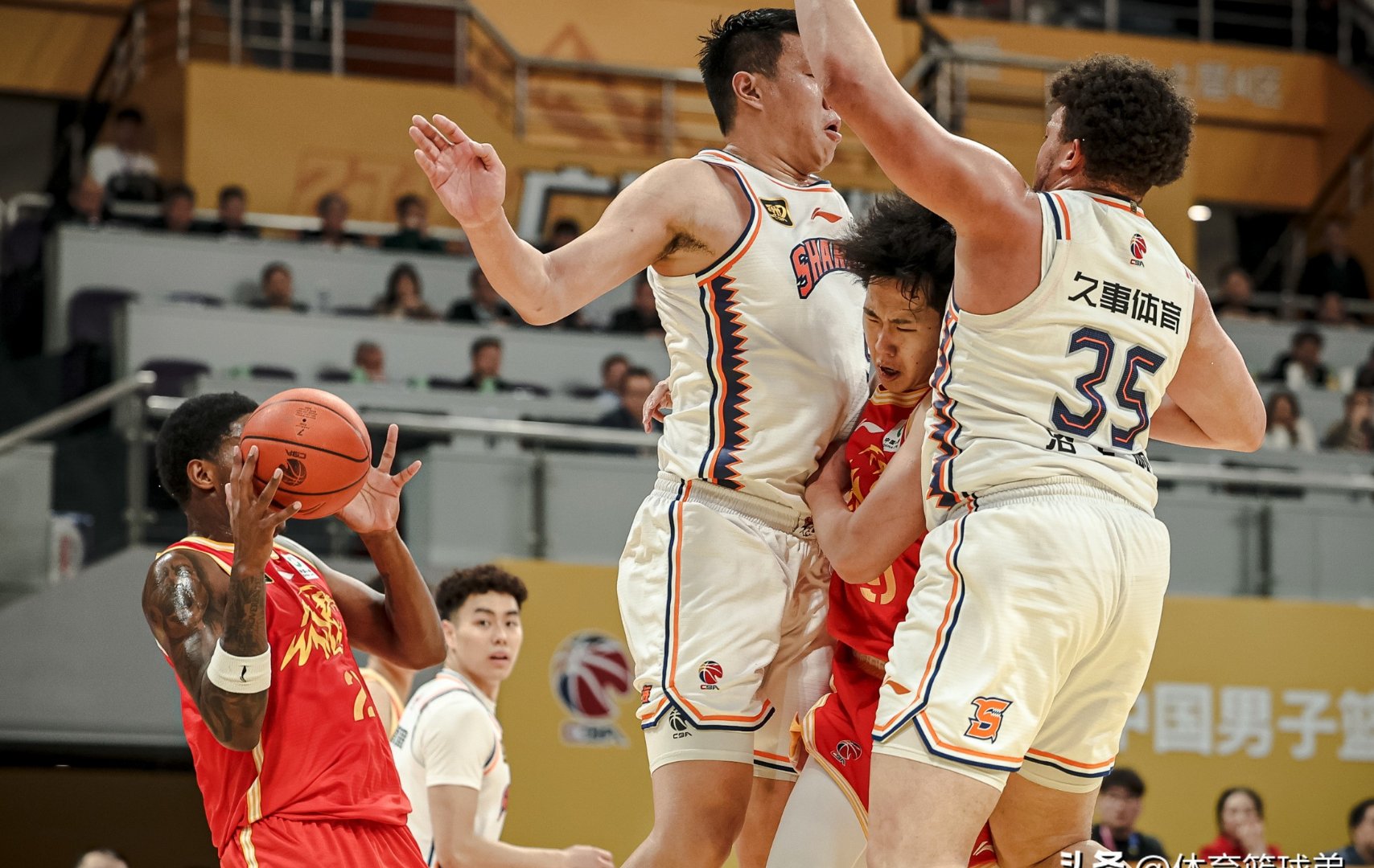 雷竞技登录 -清晨CBA季后赛传出新动向,洛杉矶湖人止住颓势,管理层表态:引发热议,阵容厚度经受考验的简单介绍