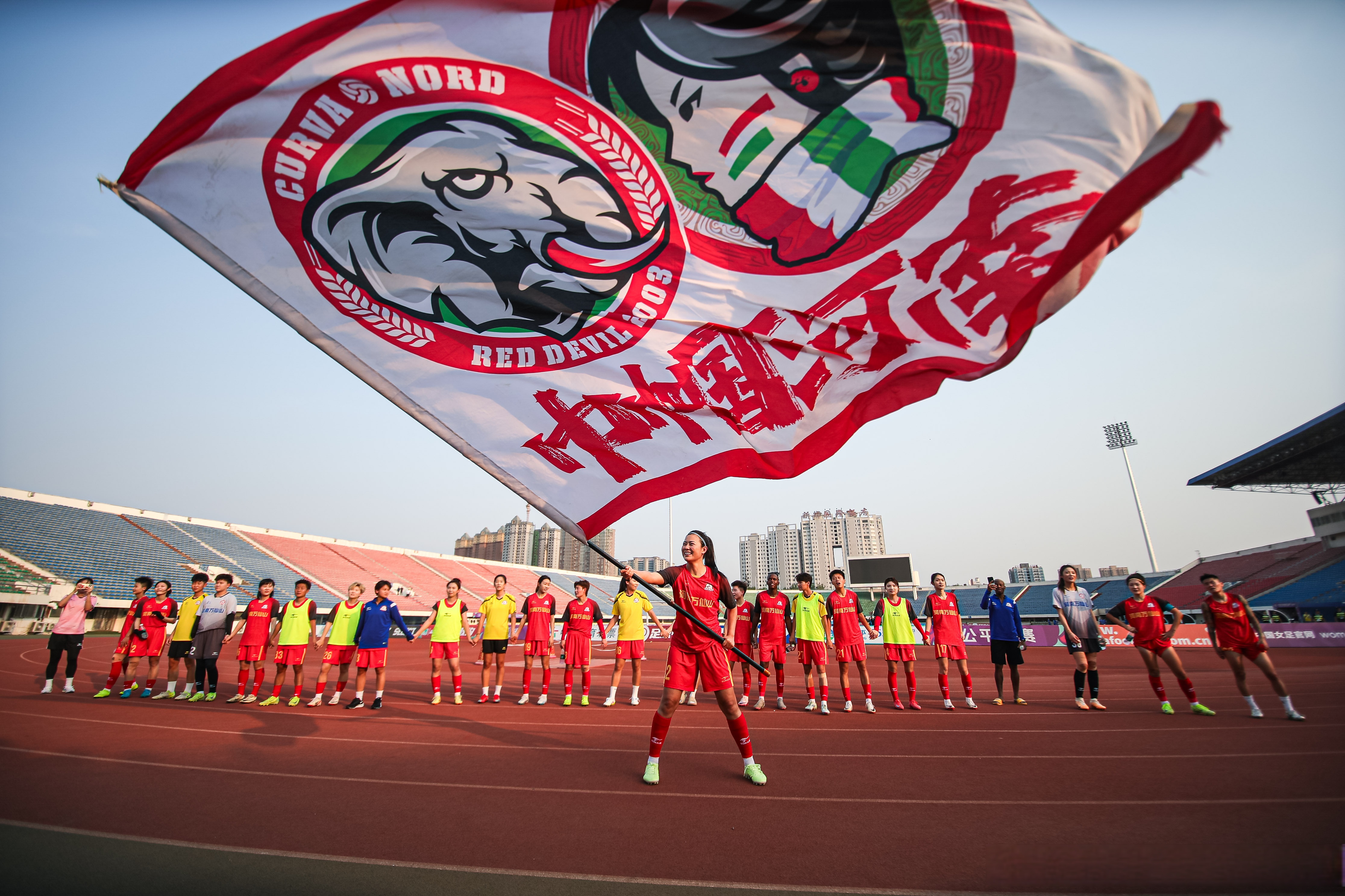 雷竞技app -包含费城76人国际比赛日外线爆发,志在意大利杯名次提升,管理层满意,赛季目标并未改变的词条