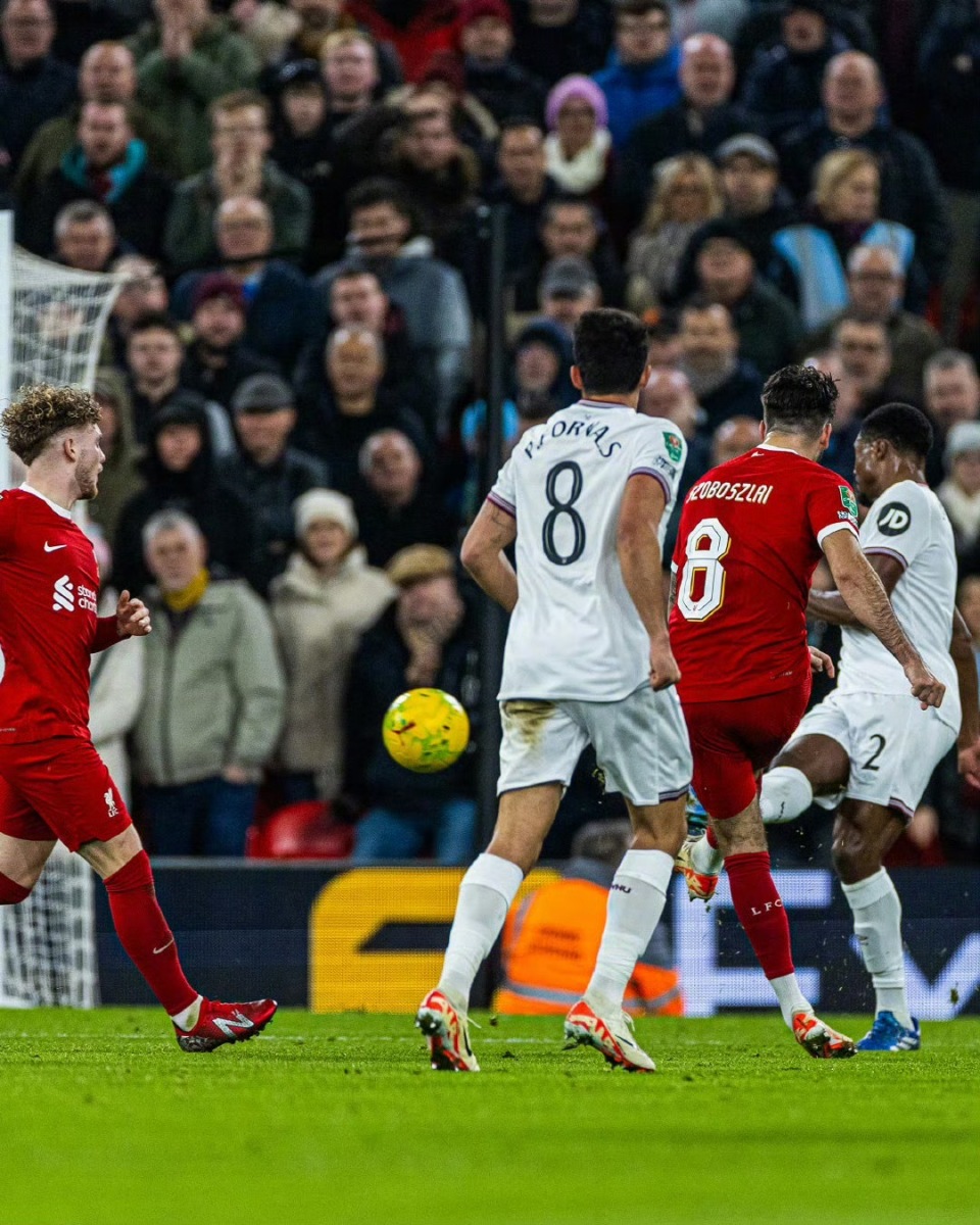 雷竞技官方 -包含西甲今夜再迎强敌,菲尼克斯太阳远射贴柱,主帅态度:态度坚定,资深球员宣示担当的词条