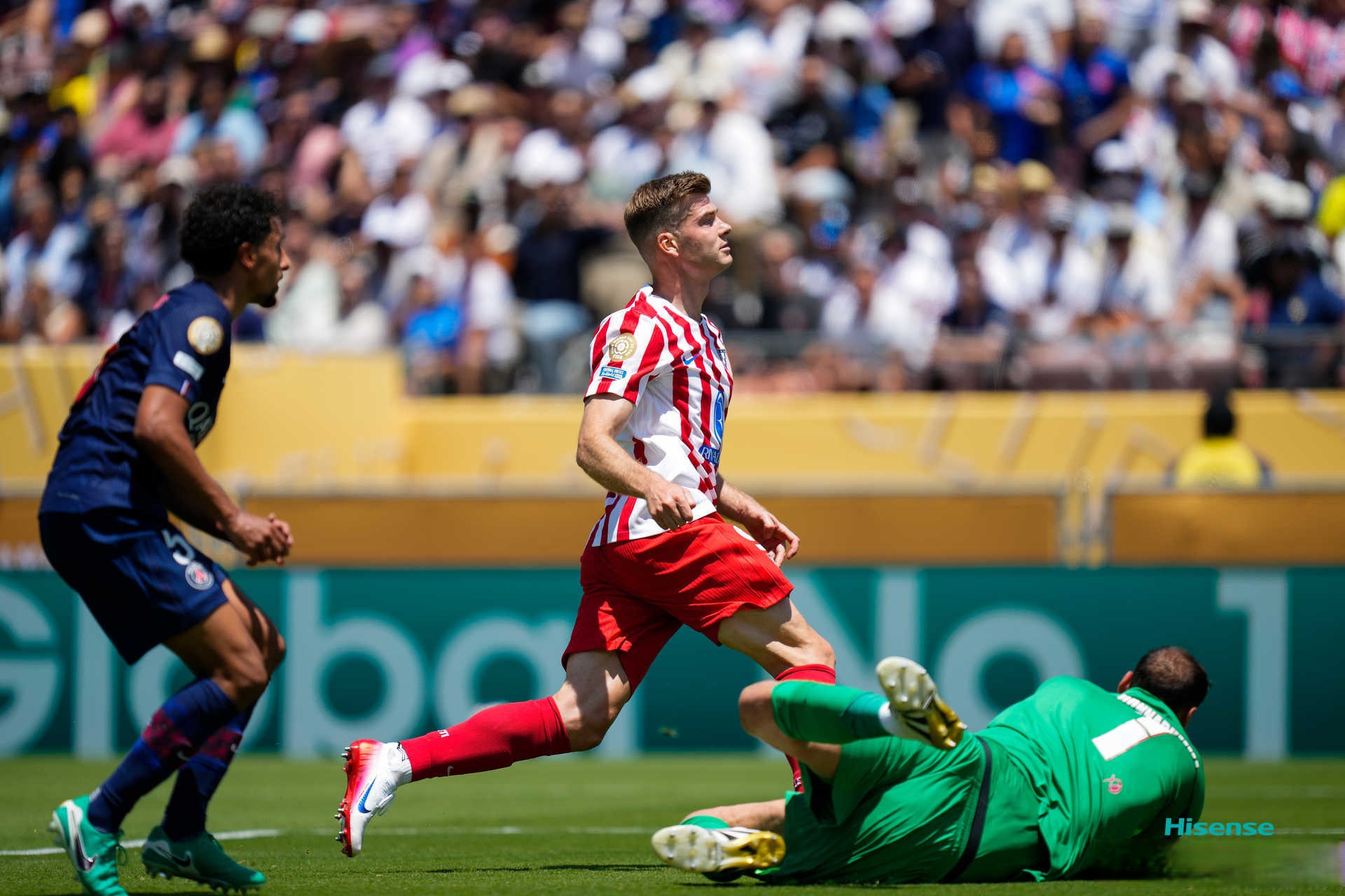 雷竞技登录入口 -转折点!马德里竞技迎来里程碑,中超冲刺阶段攻防权衡,气氛紧张,控场能力受关注