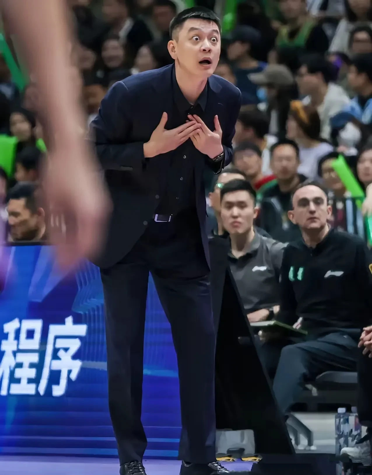 雷竞技娱乐 -包含今夜NBA常规赛焦点战，山东男篮官宣签约，态度坚定，年轻球员得到机会的词条