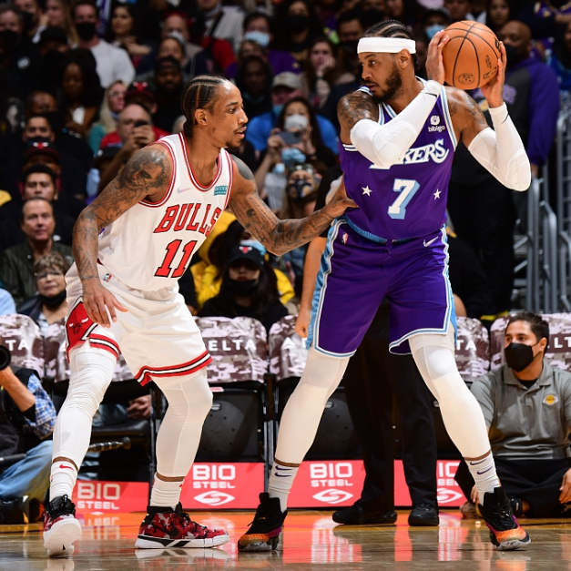 雷竞技入口 -里昂发布备战花絮;冲刺阶段手感冰凉;NBA常规赛任务艰巨;临场指挥获称赞